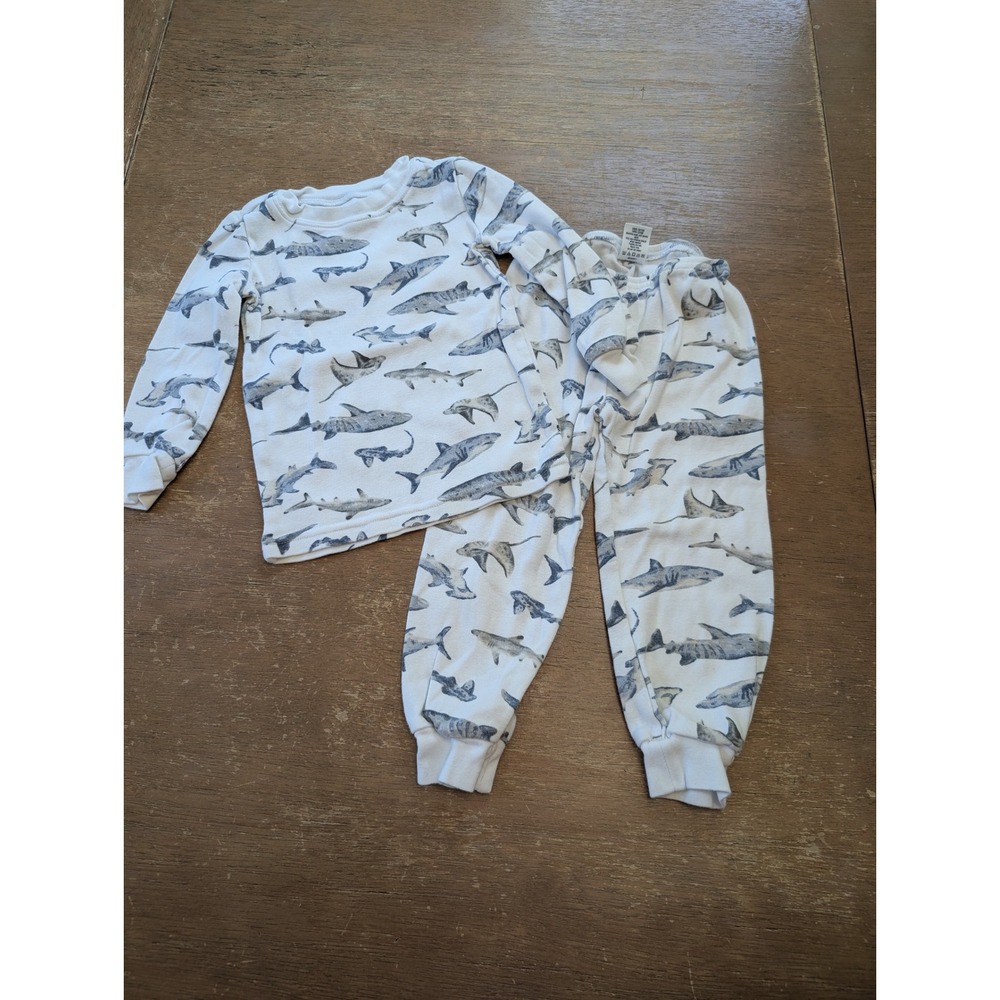 Janie and Jack Toddler Boys Shark Ray Print Pajama Set White Blue 2T PJ 2-Piece